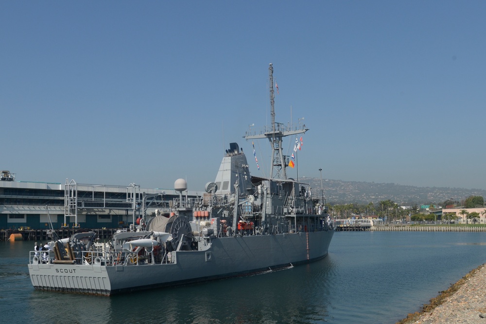 DVIDS Images Ships Arrive for LA Fleet Week [Image 11 of 15]
