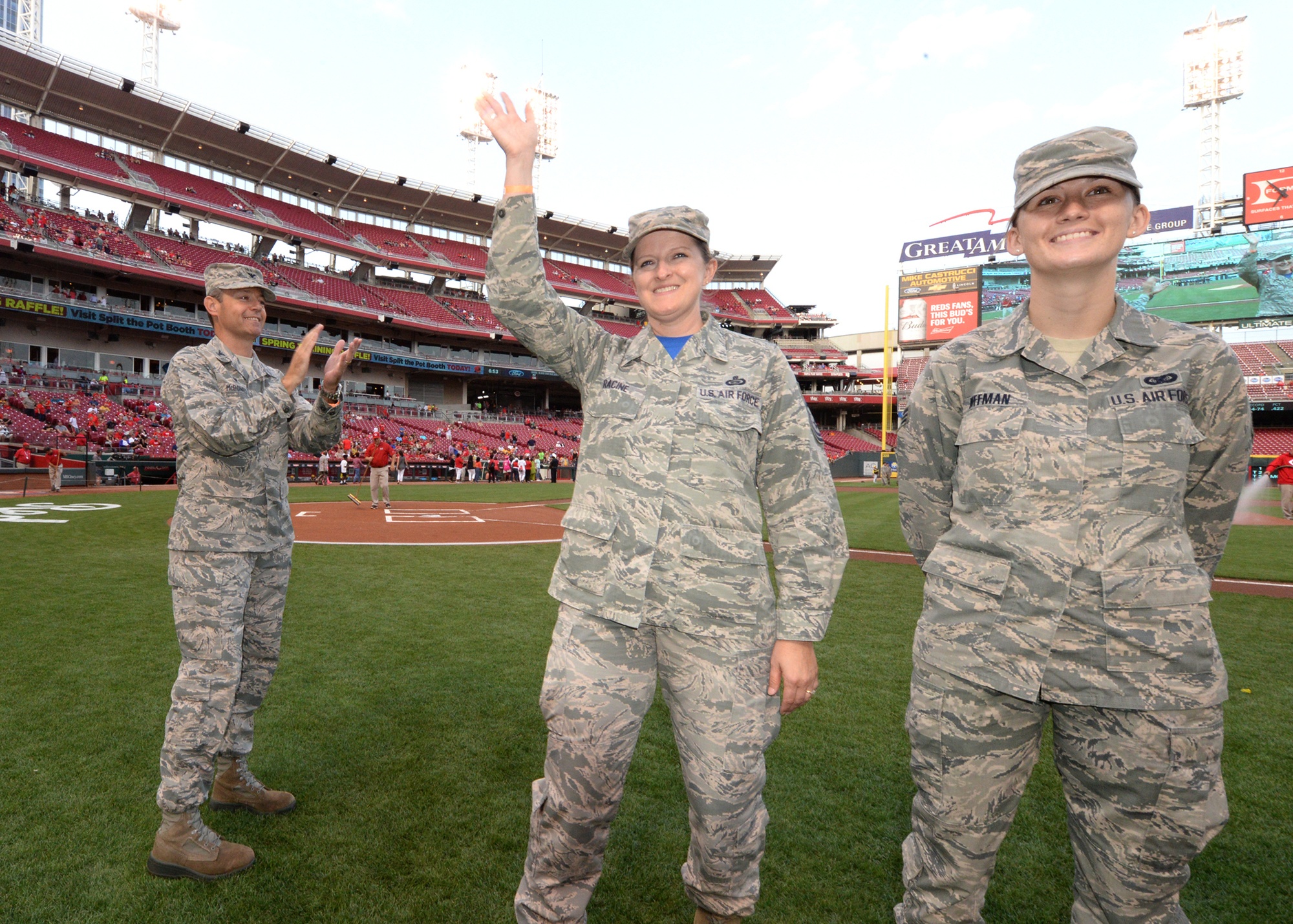 DVIDS - Images - Cincinnati Reds baseball team recognize military