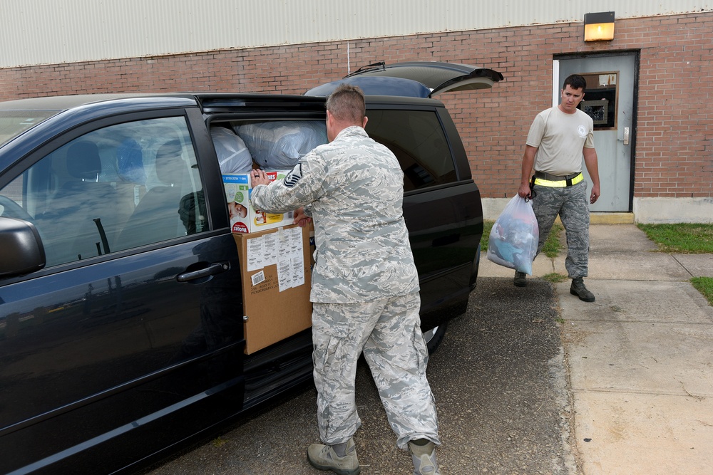 SCANG Airmen donate supplies to contribute to Hurricane Harvey relief efforts in Texas