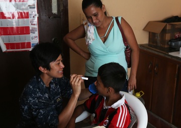 Navy Doctors Treat Honduran Citizens during Southern Partnership Station 17