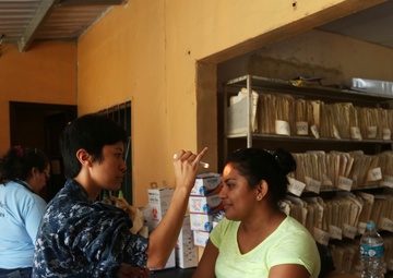 Navy Doctors Treat Honduran Citizens during Southern Partnership Station 17