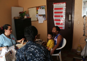 Navy Doctors Treat Honduran Citizens during Southern Partnership Station 17