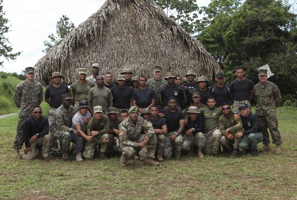 U.S. Marines with SPMAGTF-SC conduct training with Panamanian service members