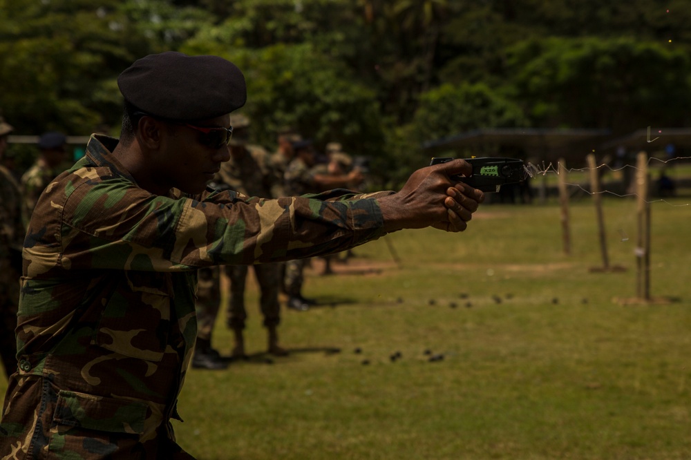 US Marines demonstrate disruption techniques to Sri Lankan service members