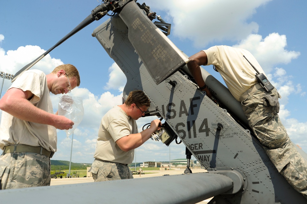 HH-60 maintainers get aircraft flying