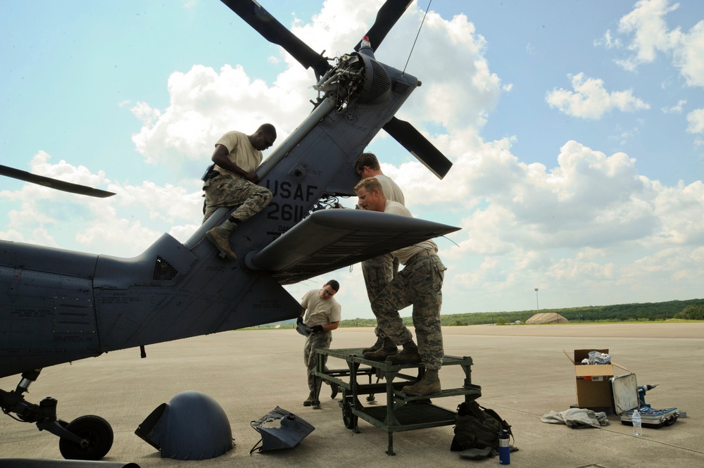 HH-60 maintainers get aircraft flying