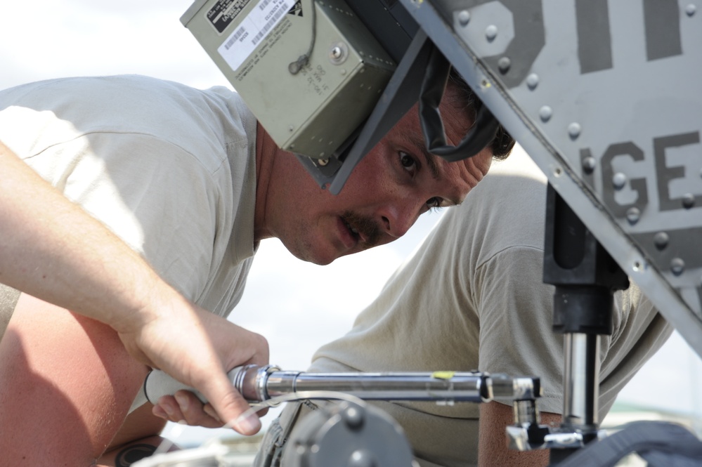 HH-60 maintainers get aircraft flying