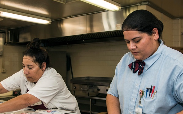 Flight kitchen keeps military members fed