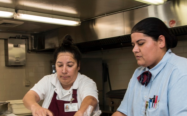 Flight kitchen keeps military members fed