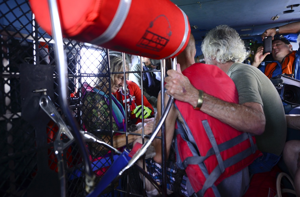 Coast Guard air crew rescues residents of Vidor, TX