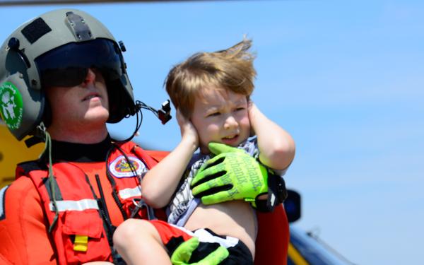Coast Guard air crew rescues residents of Vidor, TX