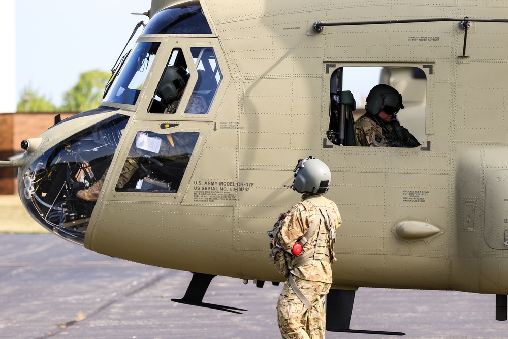 Ohio National Guard Chinook crews support Harvey relief