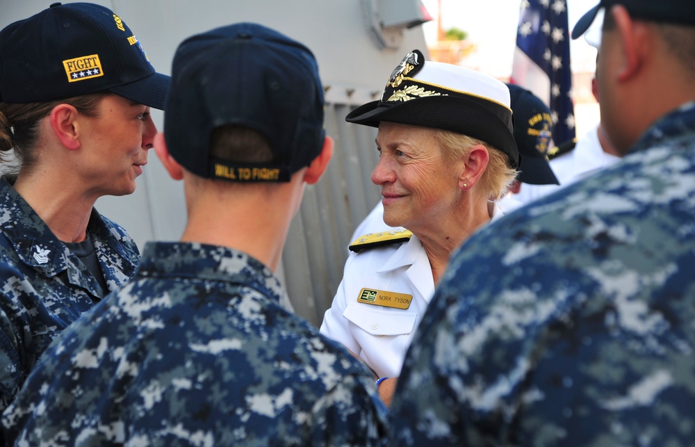 Commander, U.S. 3rd Fleet Visits USS Dewey