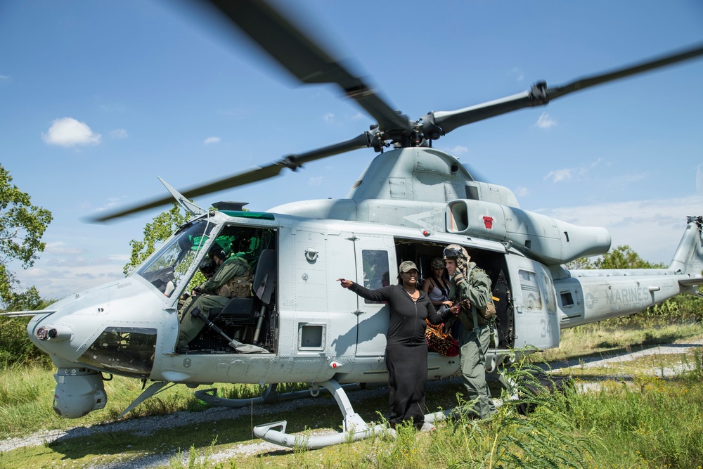 Marines with Marine Forces Reserve help out victims of Hurricane Harvey