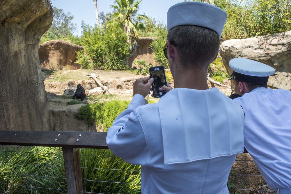 LA Fleet Week Service Members Visit the Los Angeles Zoo