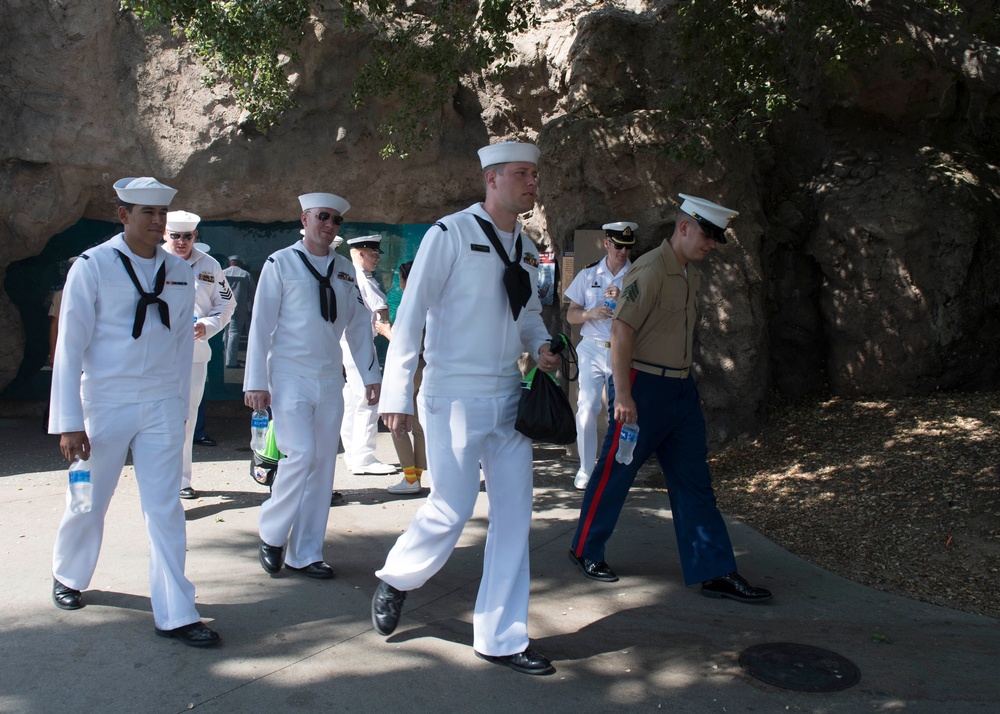 LA Fleet Week Service Members Visit LA Zoo