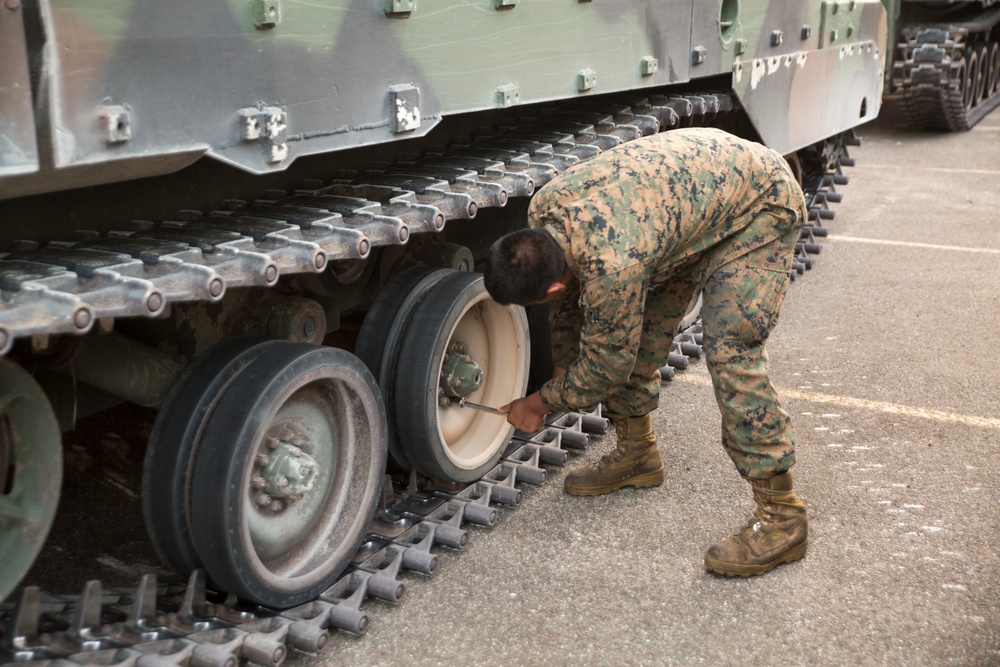 4th Assault Amphibian Marines support rescue efforts in wake of Hurricane Harvey