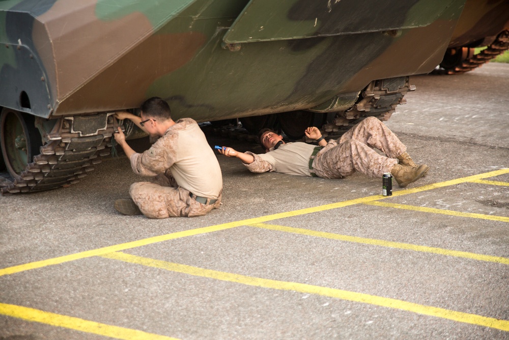 4th Assault Amphibian Marines support rescue efforts in wake of Hurricane Harvey