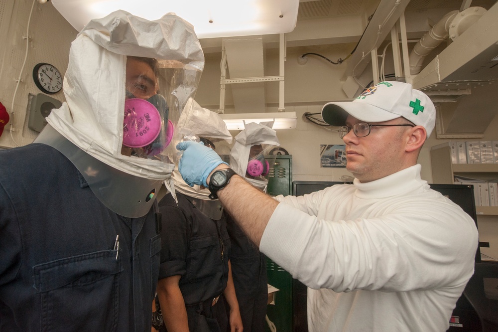 Sailor conducts fit test