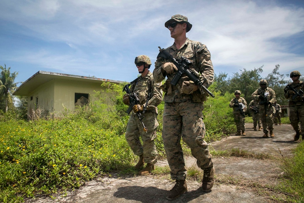 31st MEU Marines train alongside soldiers in Guam