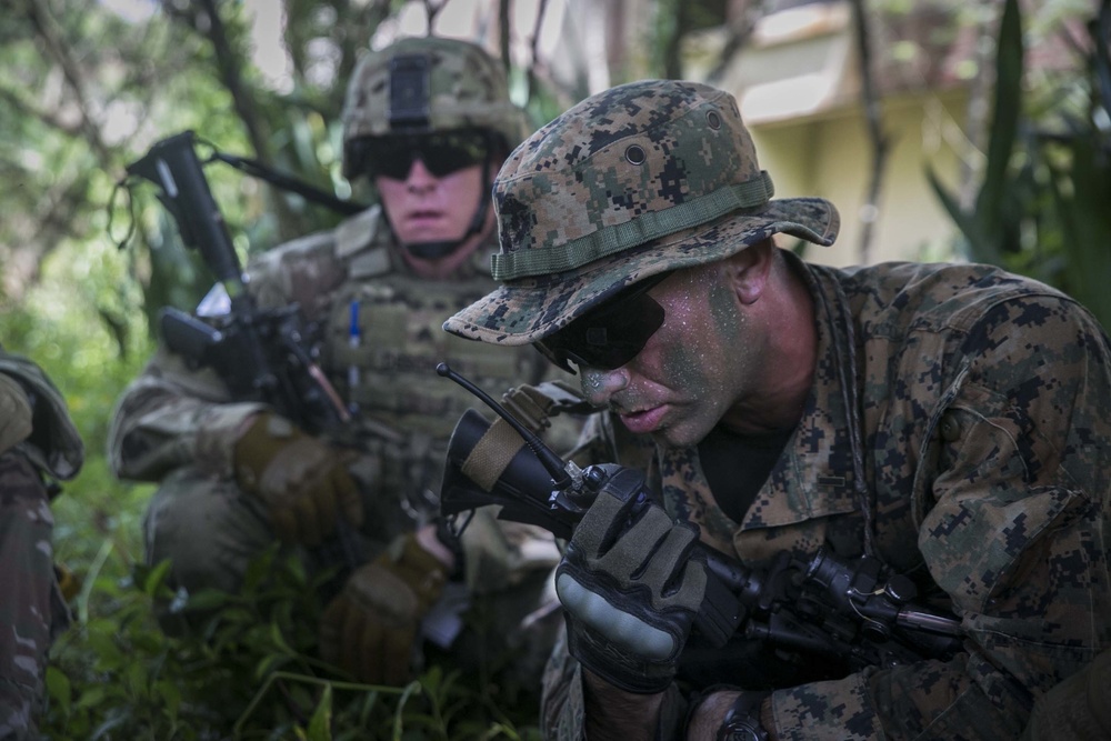 31st MEU Marines train alongside soldiers in Guam