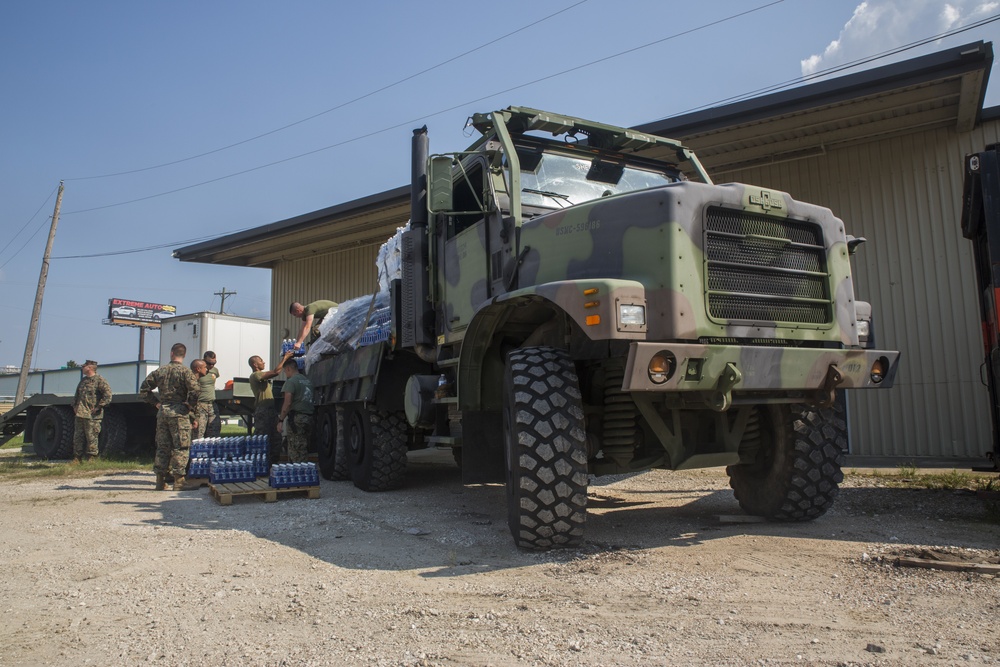 14th Marines and MWSS-473 transport supplies to Hurricane relief efforts