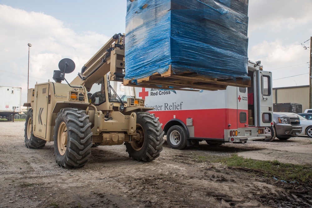 14th Marines and MWSS-473 transport supplies to Hurricane relief efforts