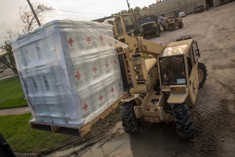 14th Marines and MWSS-473 transport supplies to Hurricane relief efforts