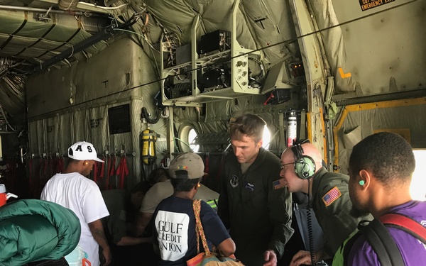 Missouri aircrew evacuates people in Texas