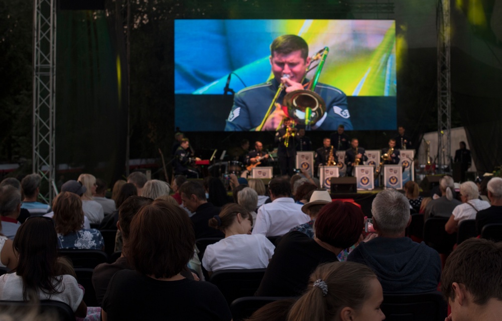 USAFE jazz band rocks Slovakian celebration