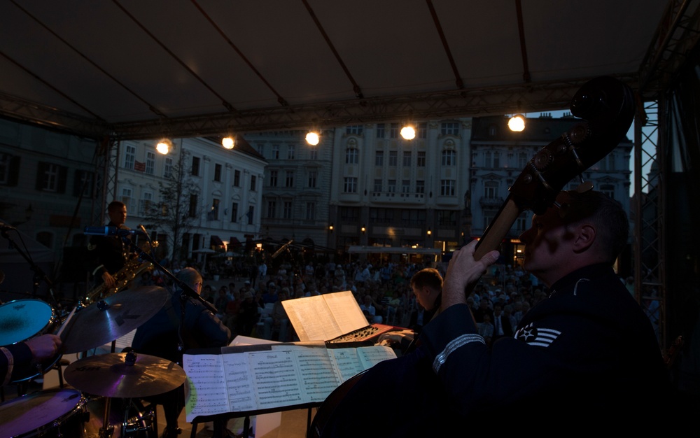 US, Slovakia jazz up celebration
