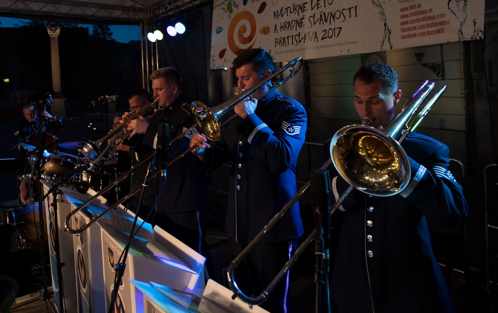 US, Slovakia jazz up celebration