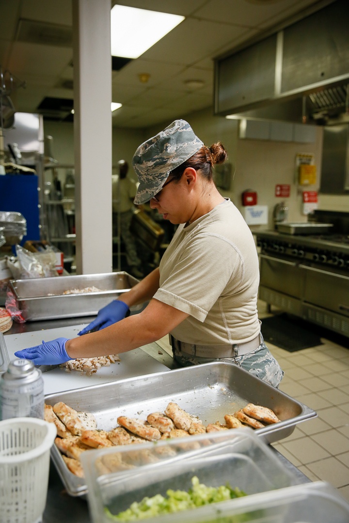 147th Force Support Squadron prepares meals at Ellington