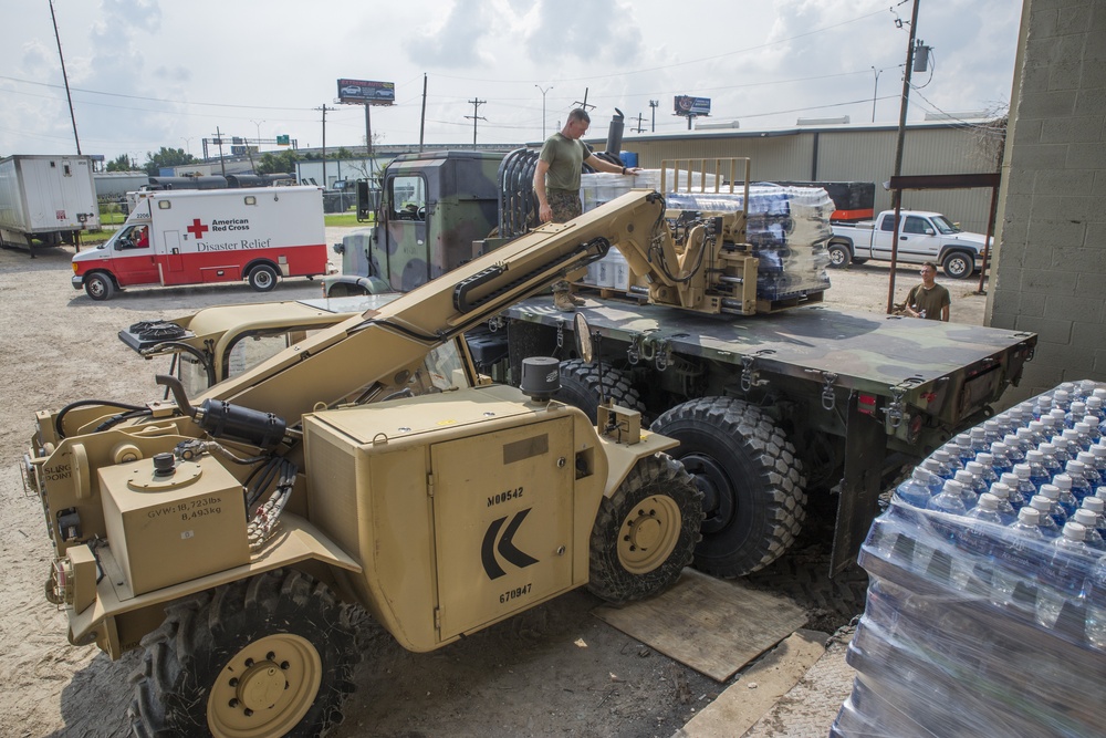 14th Marines and MWSS-473 transport supplies to Hurricane relief efforts
