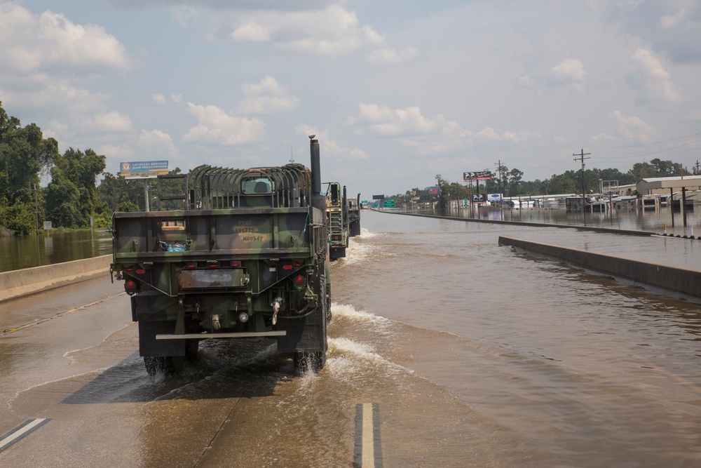 14th Marines and MWSS-473 transport supplies to Hurricane relief efforts