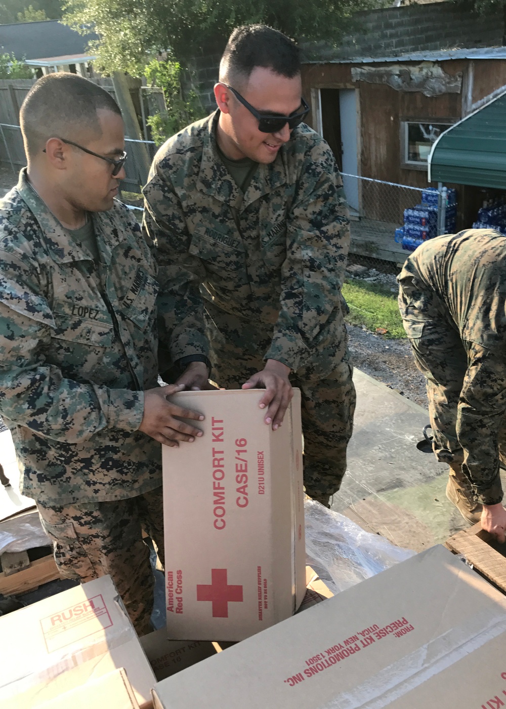 14th Marines and MWSS-473 transport supplies to Hurricane relief efforts