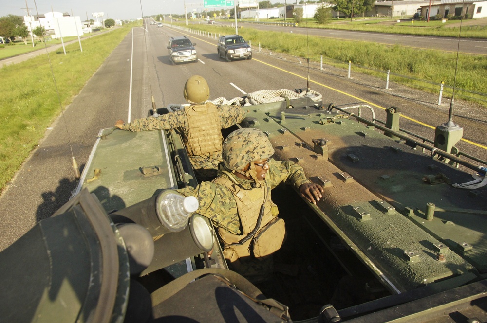 4th Reconnaissance Marines support rescue efforts in wake of Hurricane Harvey
