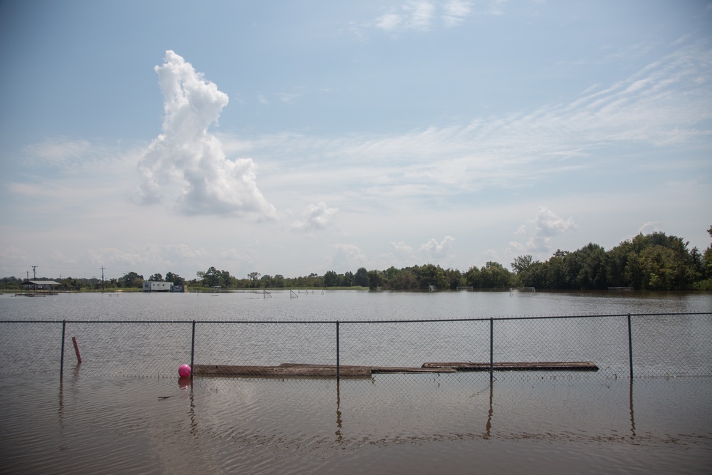 1-124 Cavalry Squadron Helps Locals in Orange, Texas