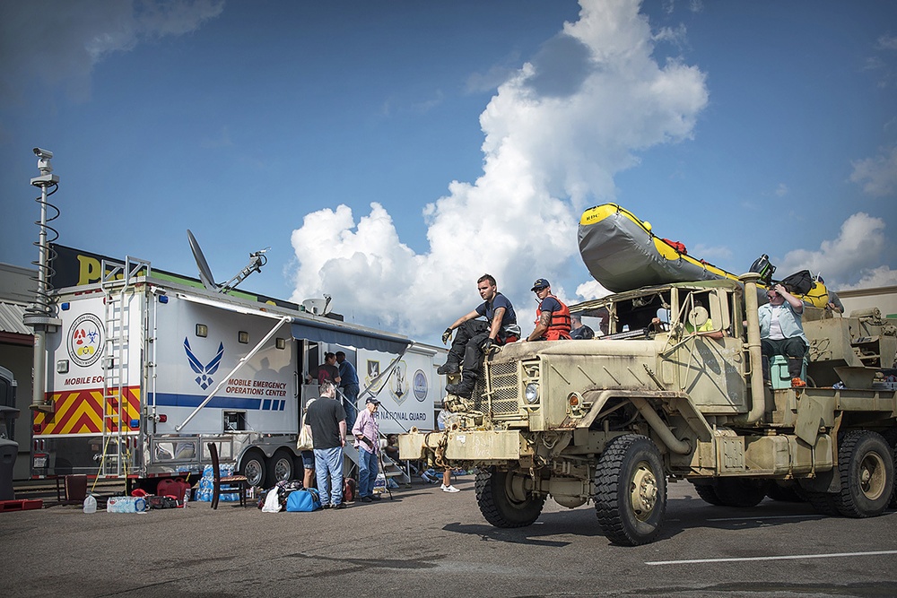 La. Air Guard provides command coordination to first responders