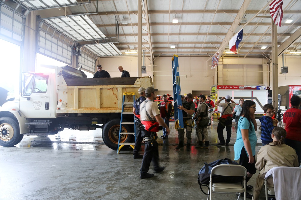 Air Guard pararescuemen provide disaster response