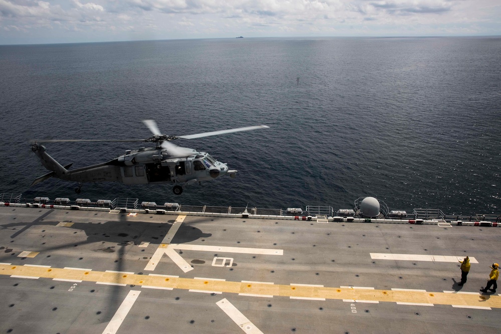 Aircraft arrive on USS Kearsarge, MEU readies for hurricane relief efforts