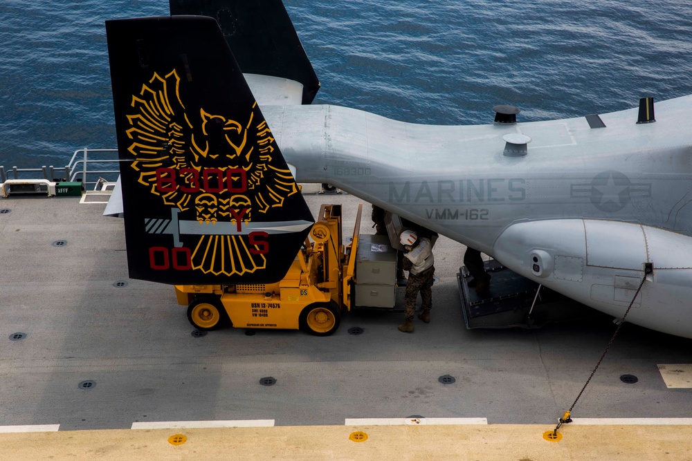 Aircraft arrive on USS Kearsarge, MEU readies for hurricane relief efforts
