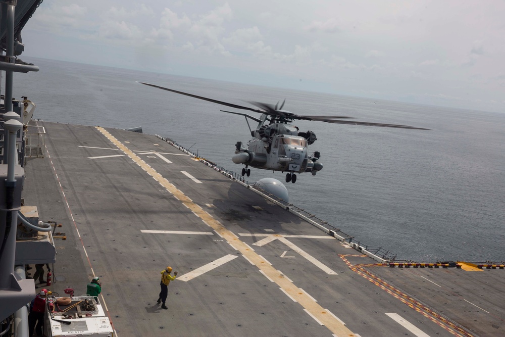 Aircraft arrive on USS Kearsarge, MEU readies for hurricane relief efforts