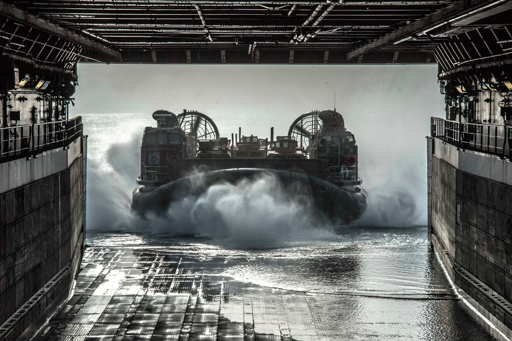 USS San Diego (LPD 22) Alligator Dagger Exercise Landing Craft, Air Cushion
