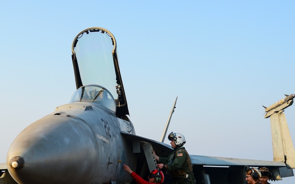 Nimitz Supports Operation Inherent Resolve