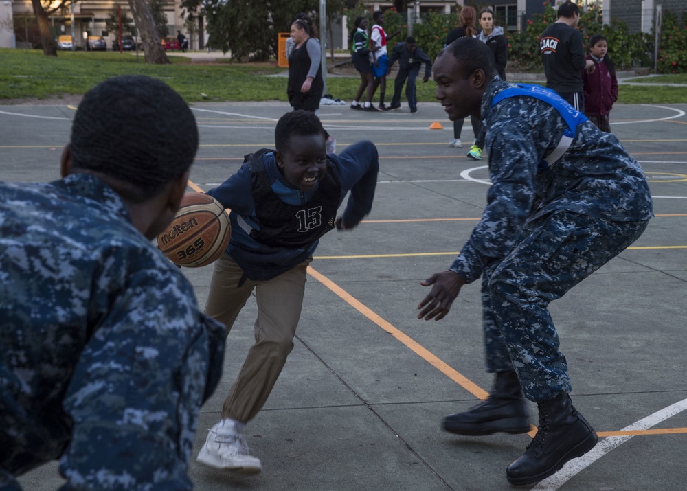 Sailors assigned to USS Bonhomme Richard (LHD 6) participate in COMREL event in Melbourne, Australia