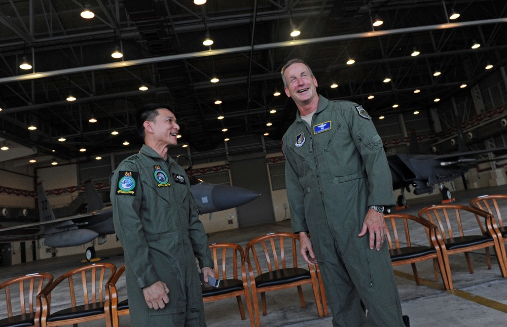 PACAF commander meets with Singapore leaders