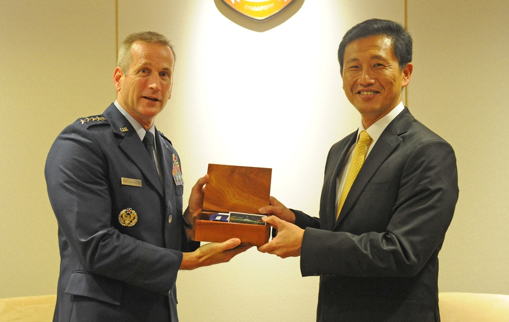 PACAF commander meets with Singapore leaders