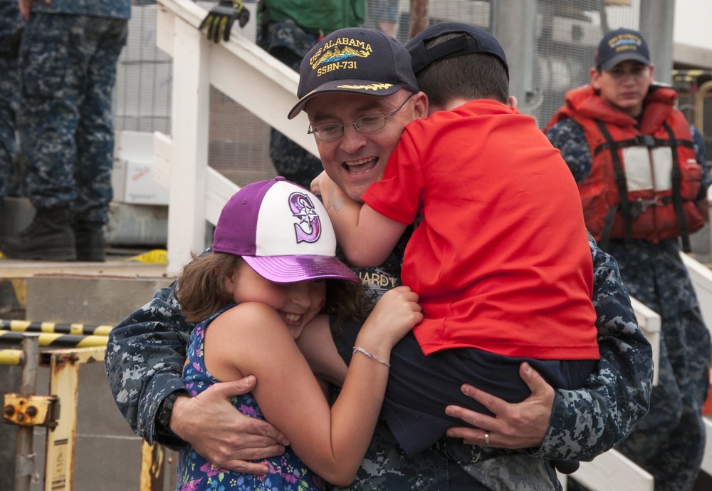 USS Alabama (SSBN 731) Blue Crew Returns to Naval Base Kitsap-Bangor