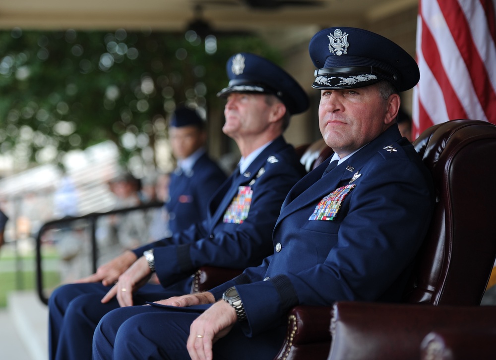 Leahy takes command at 2nd AF